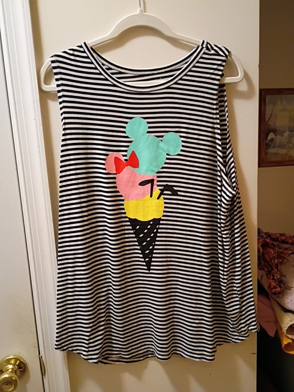 GU Disney XL Tank Top Shirt Disney World Disneyland Ice Cream Sleeveless